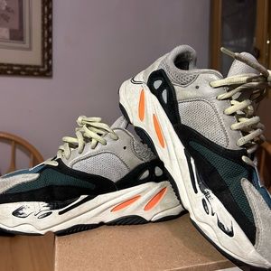 Yeezy sneakers - YEEZY BOOST WAVE RUNNER- size 6 1/2 men / 8.5 Women